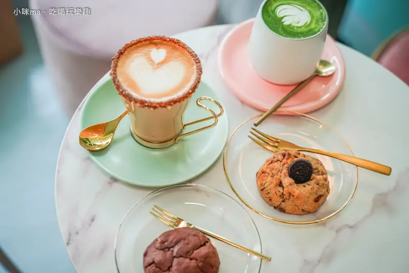 T.ME Café ▏士林捷運站旁也有網美咖啡廳 Tiffany綠的小店超級好拍。外帶杯配色超夢幻 士林IG打卡咖啡廳。捷運士林站