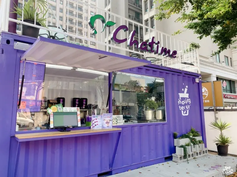 芋頭控喝起來！日出茶太4款紫色魔力手搖飲來囉，竹北文興店紫色貨櫃超可愛！