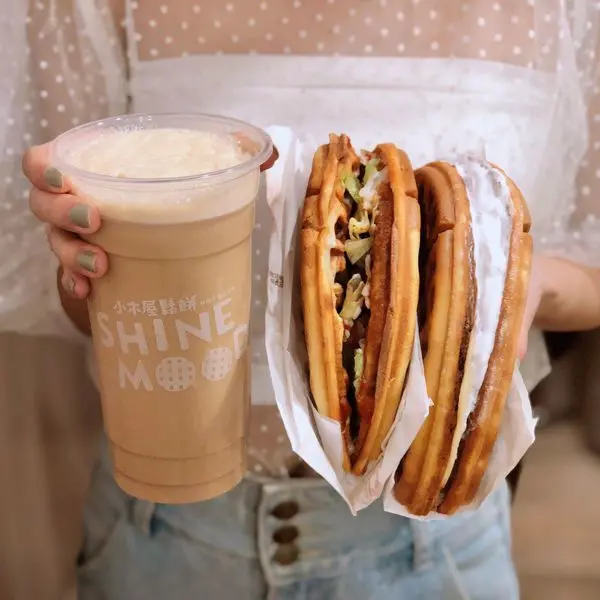 學生時期一定吃過的小資族鬆餅! 份量大又平價，正餐或下午茶都超適合  | 【新北市新店區-大坪林站】小木屋鬆餅