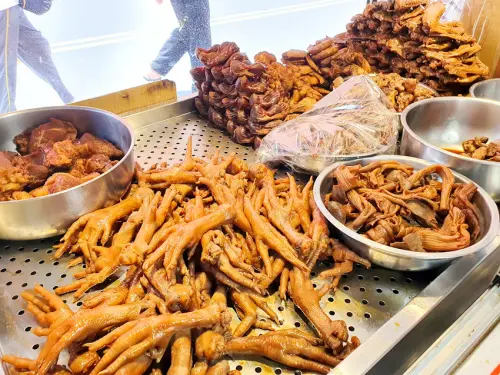 【旗山老街】元師傅滷味 在地人也愛吃 超人氣排隊店