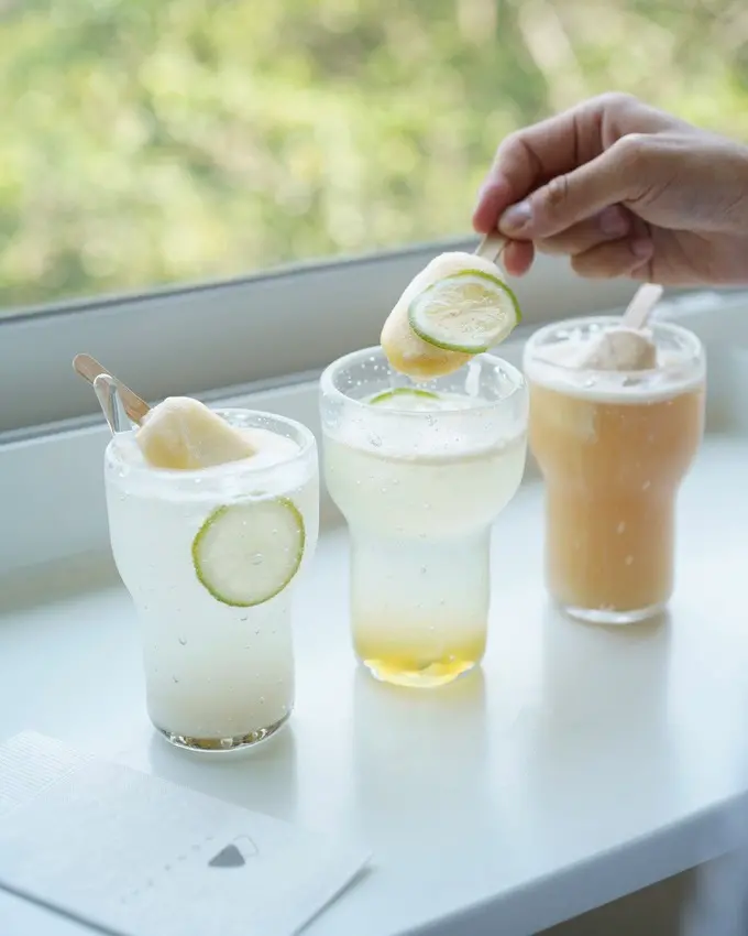 新竹動物園裡新開幕『春室Glass Studio + The POOL』是一間咖啡廳結合玻璃工藝博物館，還能體驗口吹玻璃！鄰近新竹公園 - 阿華田的美食日記