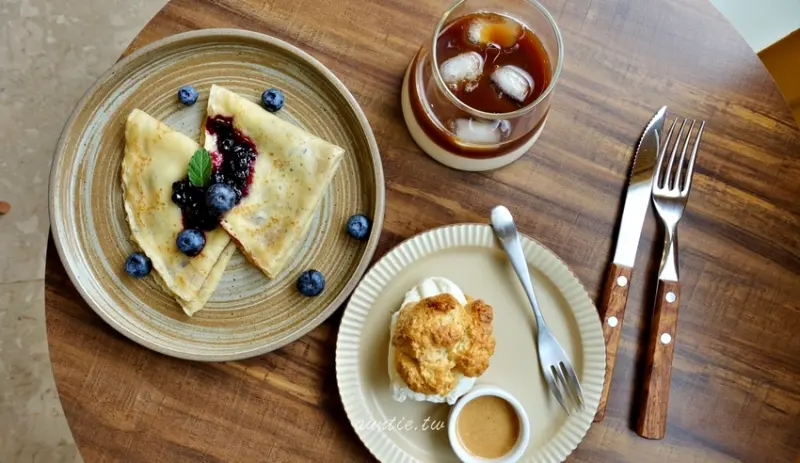 【台北】Buloo Cafe 法式薄餅自製果醬搭配司康 古亭文青風小店 - 水晶安蹄 不務正業過生活