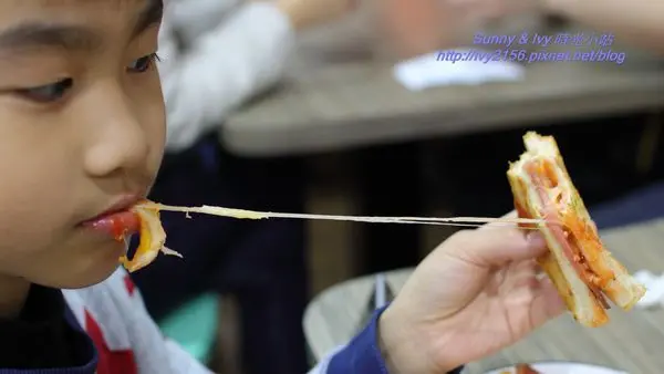 【新北中和食記】早。自己朝食製作所（中和一號店）。百變早午餐，想吃什麼自己搭