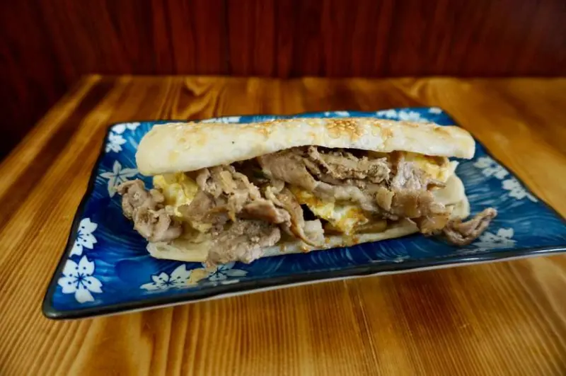 燒餅大爺｜台中向上北路燒餅專賣店，燒餅夾豆乾酸菜好好食