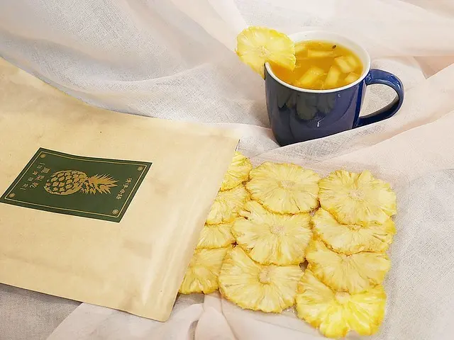 來分享夏天最解渴又開胃的水果茶製法，用天然水果乾製成風味果茶-清淨母語鳳梨乾-不加糖 X 不甜膩