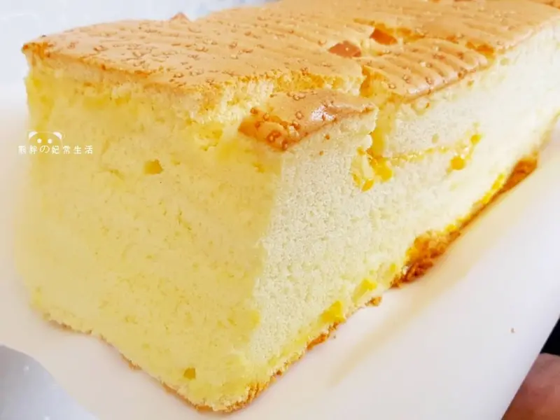 【台中西屯】朝藝私房蛋糕-逢甲店(家傳山益蛋糕)逢甲夜市的古早味蛋糕，蛋糕整體綿密香濃，吃完逢甲美食帶一盒伴手禮也是相當適合