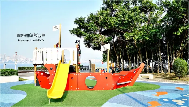 【新北景點】八里左岸公園／親子同遊／特色公園／海盜船公園／航海傳奇快樂島／鳥巢共融鞦韆／海浪地景地墊