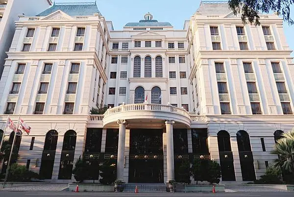 【住宿】苗栗竹南住宿推薦-馥藝金鬱金香酒店（內含影片／房間開箱／早餐自助吧晚餐福美樂餐廳／浴缸／四星級高貴不貴住宿推薦）