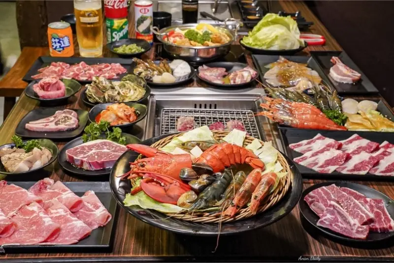 | 高雄美食 |龍蝦燒肉吃到飽/食材新鮮到沒話說CP值超高/一燒十味 昭和園-高雄前金店