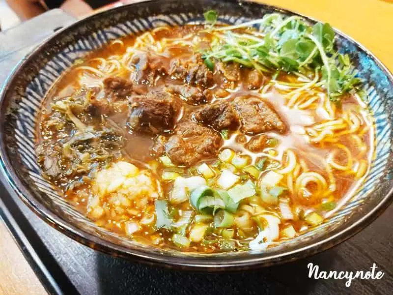 南崁美食:匠骰子牛麻辣麵 必吃得獎骰子牛肉麵，多層次口感好美味