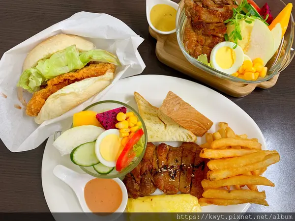 【嘉義早午餐】牛油果早午餐。早上6點就吃得到的超豐盛早午餐，隱身嘉義南田市場，高CP值、超~美味！｜牛油果早午餐菜單