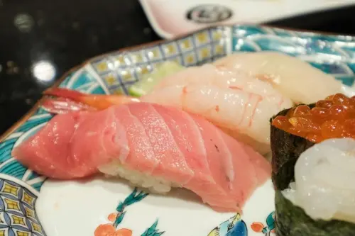 金澤美味壽司 / 金沢まいもん寿司 台灣一號店，插旗 SOGO 台北忠孝館店