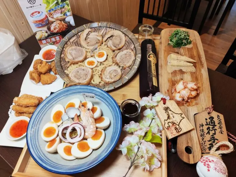 【嘉義拉麵】初八麵食堂蛋控必點隱藏版滿蛋拉麵  炙霸豚燒肉與洛神花茶也驚豔