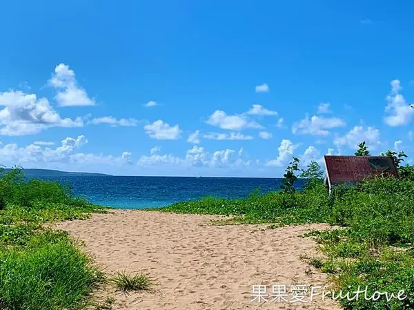 蔚藍海景　美麗白沙　寄居蟹的家　保育沙灘　＆　岸邊就可以看到熱帶魚和魚群游來游去　後壁湖潮間帶　墾丁後壁湖景點推薦　親子寵物友善