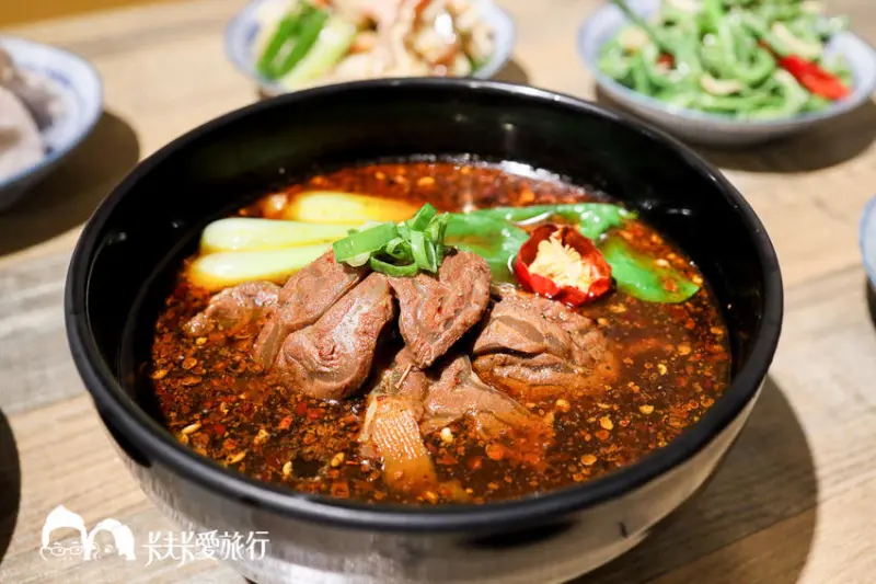 宜蘭美食｜好食糆舖｜宜蘭美味牛肉麵店 必點椒麻牛肉麵 鮮蝦餛飩整隻蝦超滿足