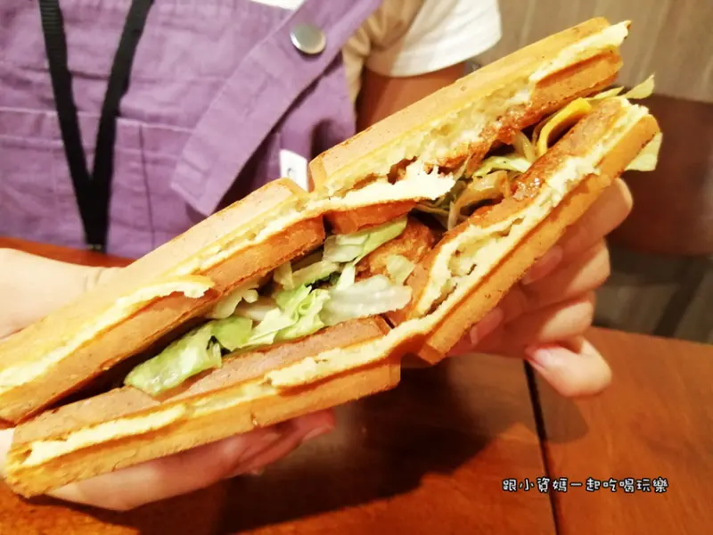 【新北市新店美食記】小木屋鬆餅新店大坪林店 新開幕 鄰近捷運大坪林站 甜點下午茶 早午餐最佳選擇 朋友閨蜜聚會首選