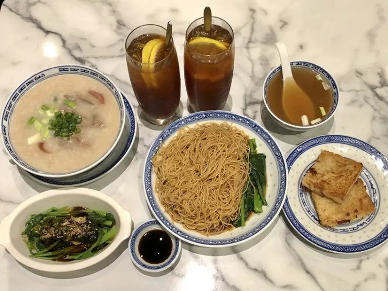 [台北 ]遠百信義美食/學記港式茶餐廳/香港來的道地美式/推薦必吃鮮蝦雲吞撈麵