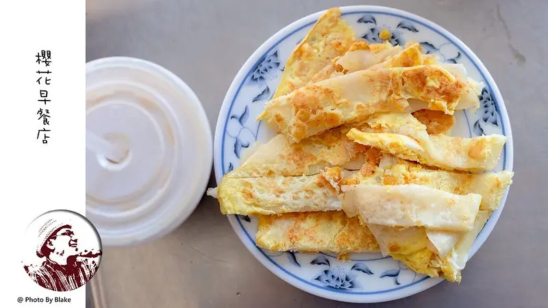 軟嫩的粉漿古早味蛋餅口感真的很特別，是許多人學生時代的回憶，蛋餅一份才賣20元｜布雷克出走旅行視界