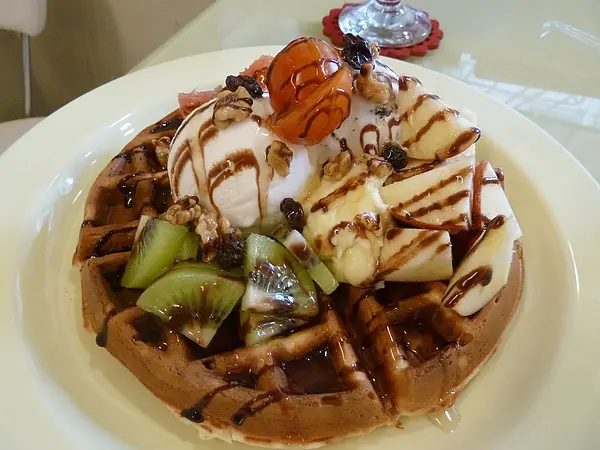 [台中 下午茶]zola左拉咖啡，鬆餅料多超值