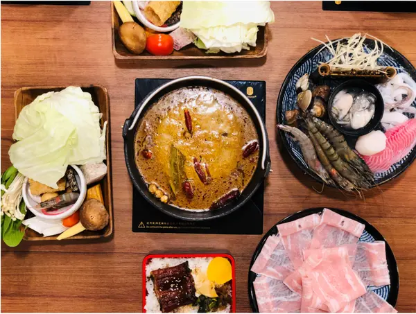 【新北美食￭板橋區】樺饌鍋物 x 食材湯頭都用心，甜品飲料也認真、豐盛宴席很新鮮，平價鍋物不隨便║ 府中站火鍋推薦、板橋美食推薦、板橋餐廳推薦