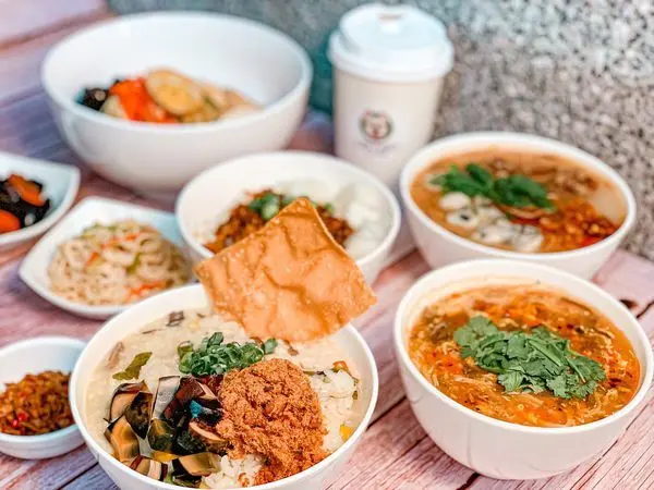 【北門美食】店狗法鬥可愛！台北樂飽食堂，超浮誇粥、麵線、滷肉飯樣樣真材實料豐盛好吃！