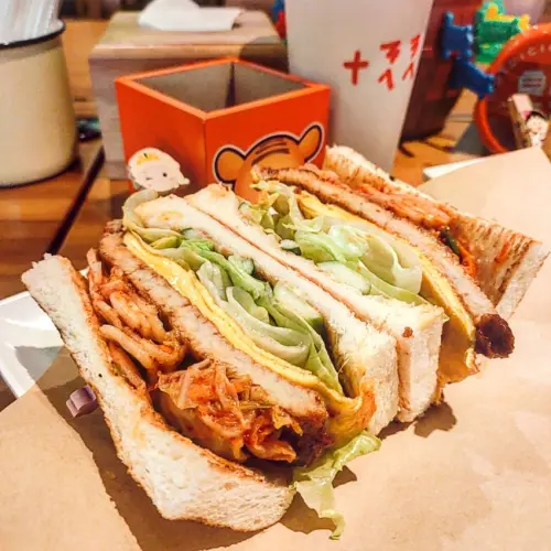 Taipei, Taiwan 良晨吉司/ 位於松江南京附近的良晨吉司，吃完開始懷疑自己是不是不用吃午餐了，非常飽😂😂