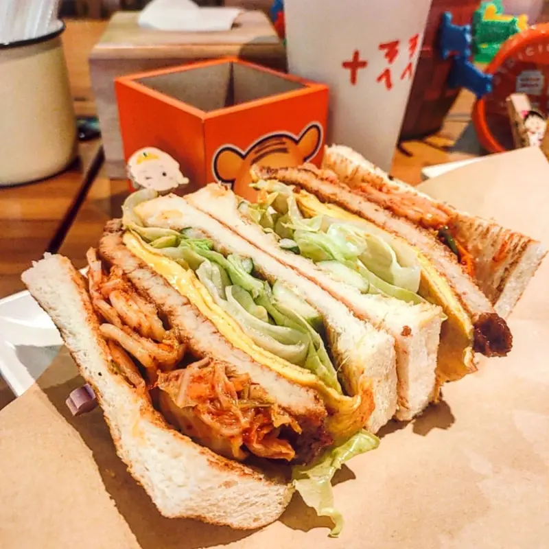 Taipei, Taiwan 良晨吉司/ 位於松江南京附近的良晨吉司，吃完開始懷疑自己是不是不用吃午餐了，非常飽😂😂