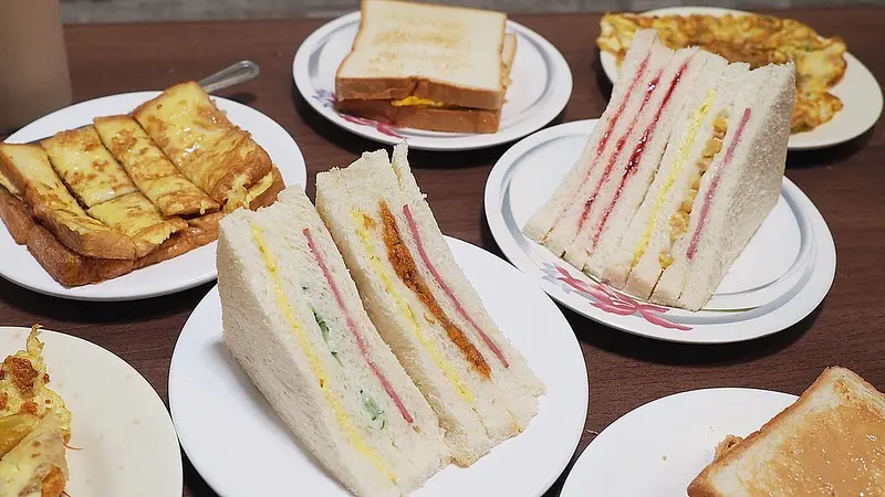 【屏東│潮州】阿隆豆漿│潮州不只有燒冷冰和炒粿仔！在地人最愛五十年老店深夜美食，潮州宵夜三明治創始店