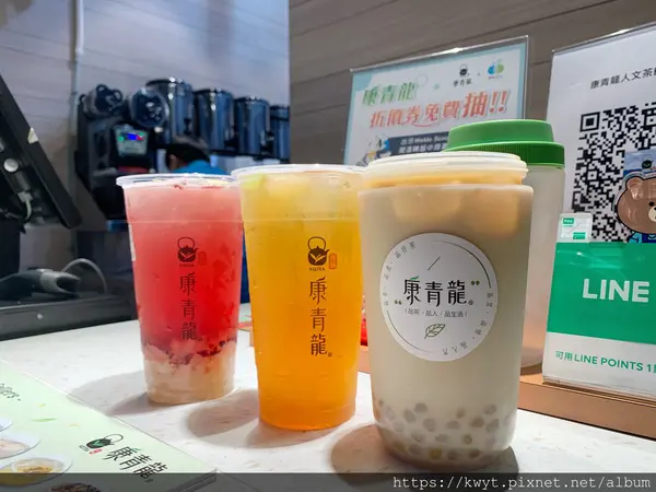【逢甲商圈飲料推薦】康青龍人文茶飲逢甲文華店。堅持手作有溫度的好茶，搭配在地當季水果，網美系飲品喝一波｜康青龍菜單
