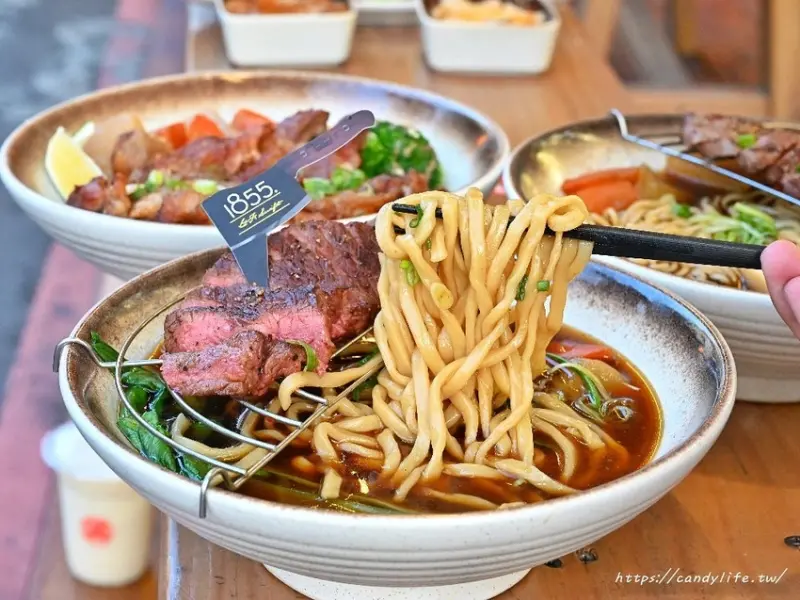 滿麵牛排專門店│很牛炭燒牛排新品牌，超狂炭燒牛排麵，價格親民，一中街人氣排隊美食