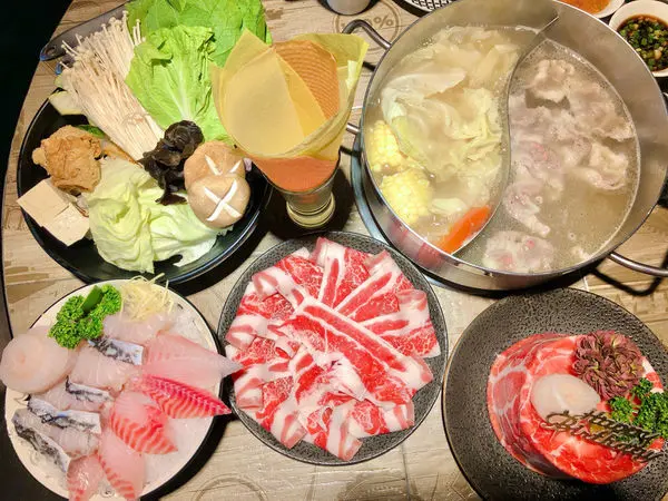 桃園美食/桃園高鐵站 鍋強強火鍋 食材新鮮 鮮魚必點