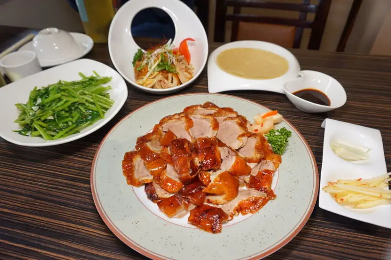 [台中烤鴨餐廳] 食悅- 不到千元一隻的果木燻烤霸王櫻桃鴨兩吃/ 中科聚餐餐廳/ 食悅櫻桃鴨/ 兩個人也可以吃烤鴨/ 烤鴨餐廳推薦/ 台中烤鴨餐廳