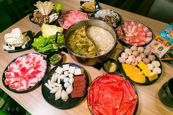 桃園美食-東北之家酸菜白肉鍋，新推出青麻湯頭~鴛鴦鍋一次滿足兩種口味(邀約)