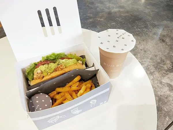 美食【台中市。Bun Bun 棒棒】好吃又好拍｜質感餐盒帶著走｜讓人幸福的脆皮奶油麵包