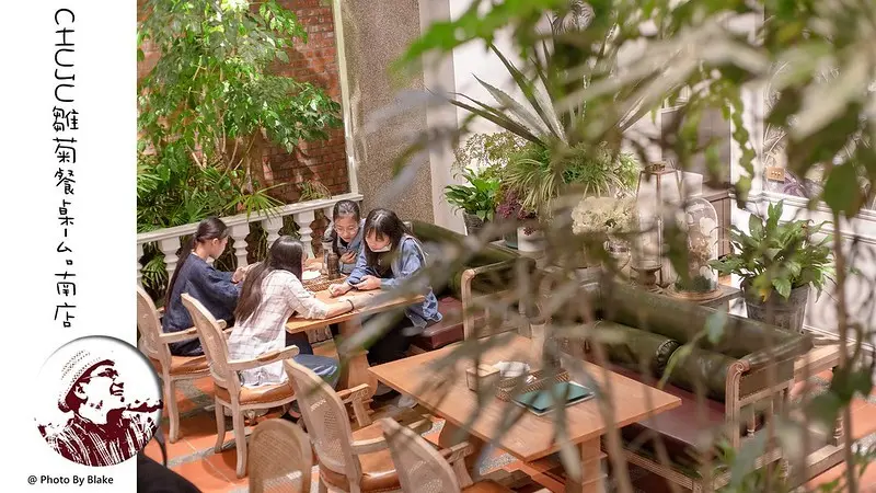 平日中午還有豪雨特報都能滿桌的森林歐風餐廳，不只好拍好看，連餐點都很威｜布雷克出走旅行視界