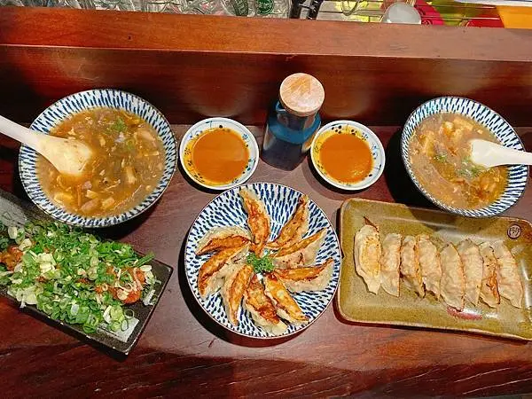 [台北] 捷運忠孝敦化站  阿薄郎薄皮餃子台式小酒館 