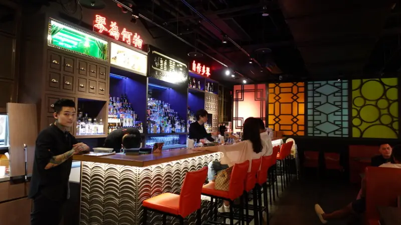  【2020信義區餐酒館推薦】信義遠百A13福來許茶餐酒館 #琴酒發情吧 #復古摩登