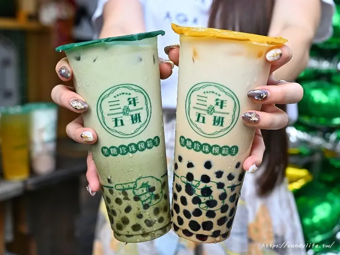 三年五班黑糖珍珠鋪員林靜修店│台北人氣手搖飲進軍彰化員林，招牌黑糖珍珠鮮奶必點，奶香濃郁，珍珠大顆又Q彈！