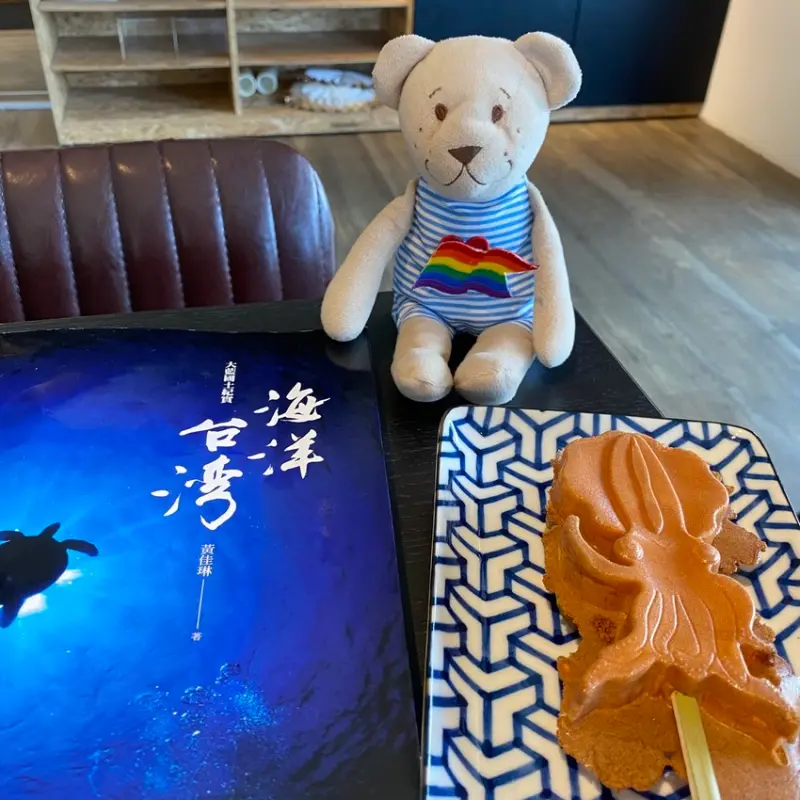 鼻頭角│鼻頭1號 B1 CAFE│鼻頭角步道│鼻頭漁港│軟絲造型雞蛋糕│軟絲公園