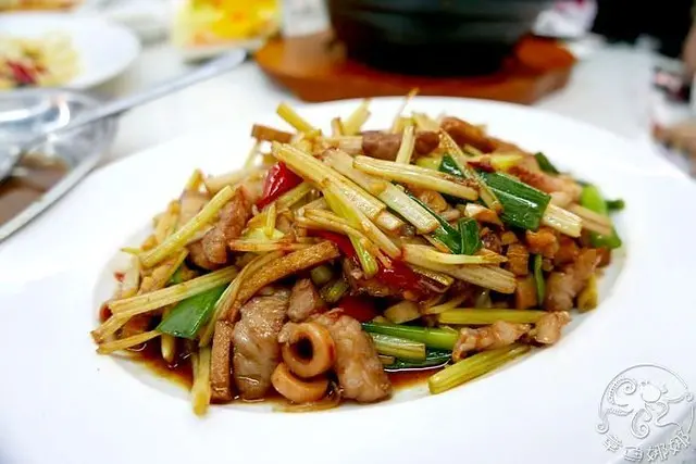 台東關山美食【聚福小炒】不顯眼的小店面，很容易就路過跳過！道道經典家常菜，會讓人回味再三的好滋味！