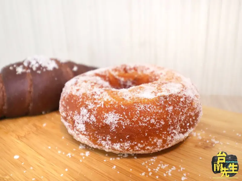 台南麵包店／從餐車賣到變店面／每日限量只賣五小時／嚴選食材天然無添加／藏身超隱密巷弄／沒有在地人帶路可能會找到崩潰