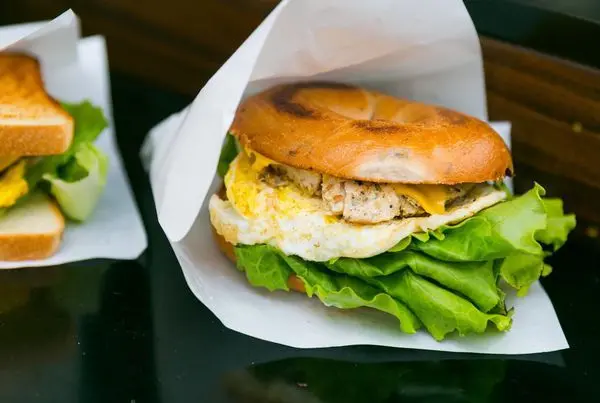 中壢美食早餐-InHere Bread.在這早餐，除了美味早點還不時有店長甜點出沒喔！