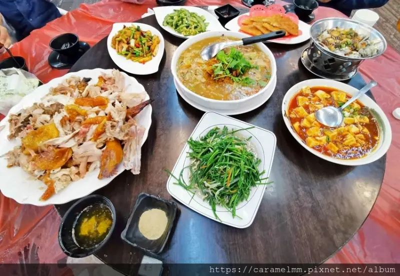 【宜蘭五結】百匯窯烤雞海鮮快炒餐廳 宜蘭十大美食 宜蘭窯烤雞 宜蘭甕仔雞 宜蘭烤雞 五結美食 五結合菜 宜蘭合菜 宜蘭美食 文附菜單