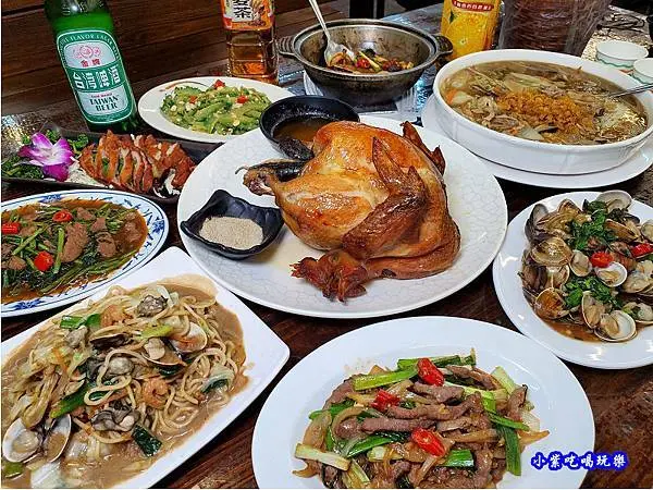 宜蘭五結美食/平價熱炒推薦!十大好食獎【百匯窯烤雞海鮮快炒】不收服務費/附設停車場/聚餐/慶生/春酒/尾牙(龍眼木窯烤雞~鮮甜有肉汁)食記+菜單