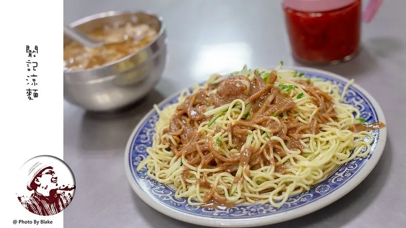 評價超過500則的在地涼麵，雖然説是涼麵店，但更像是賣著黑白切的一般麵攤｜布雷克出走旅行視界