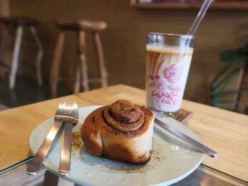 花蓮市區—秀麗 Le Radici｜手沖咖啡窩伴清秀淡麗肉桂香｜國聯一路、花蓮車站、花蓮圖書館