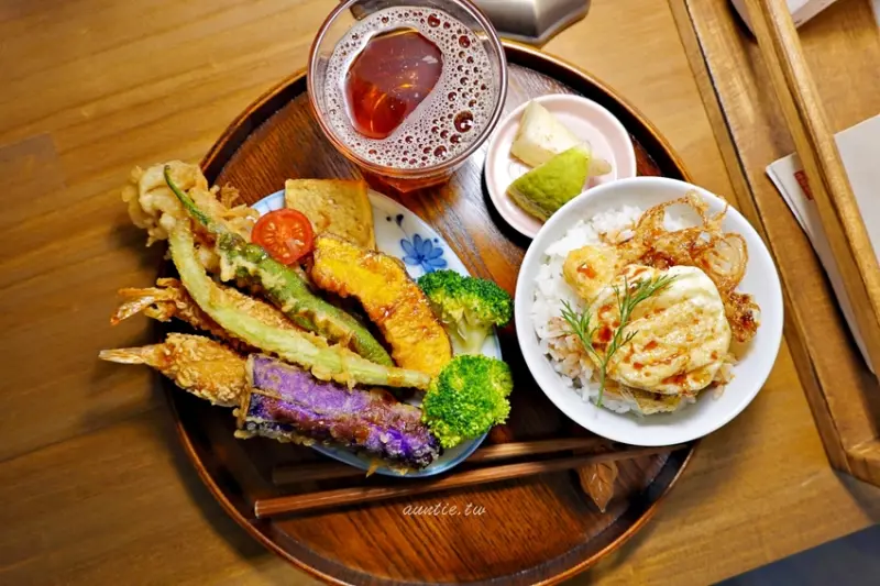 埔里 不靠海 日式文青咖哩小店 炸蝦定食炸蛋飯 埔里排隊美食