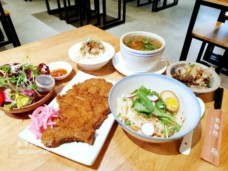台中美食 │ 青宴褚 全新登場文青風創新傳統美食 台灣在地小農生菜跟傳統小吃碰出新火花 手打排骨必點招牌