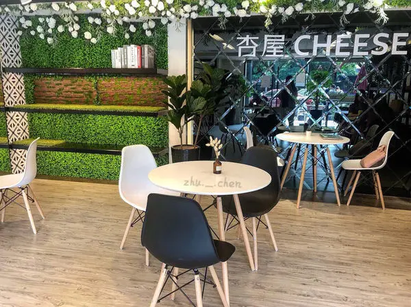 台中 西區「杏屋乳酪蛋糕」勤美綠園道旁爆漿乳酪蛋糕，每人最低消費只要$60元