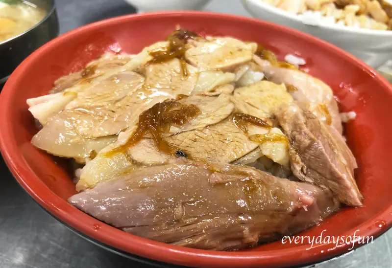 嘉義餐廳∥嘉義火雞肉飯推薦，銅板美食吃飽飽，用餐時段座無虛席，在地人推薦∣蕭老師火雞肉飯